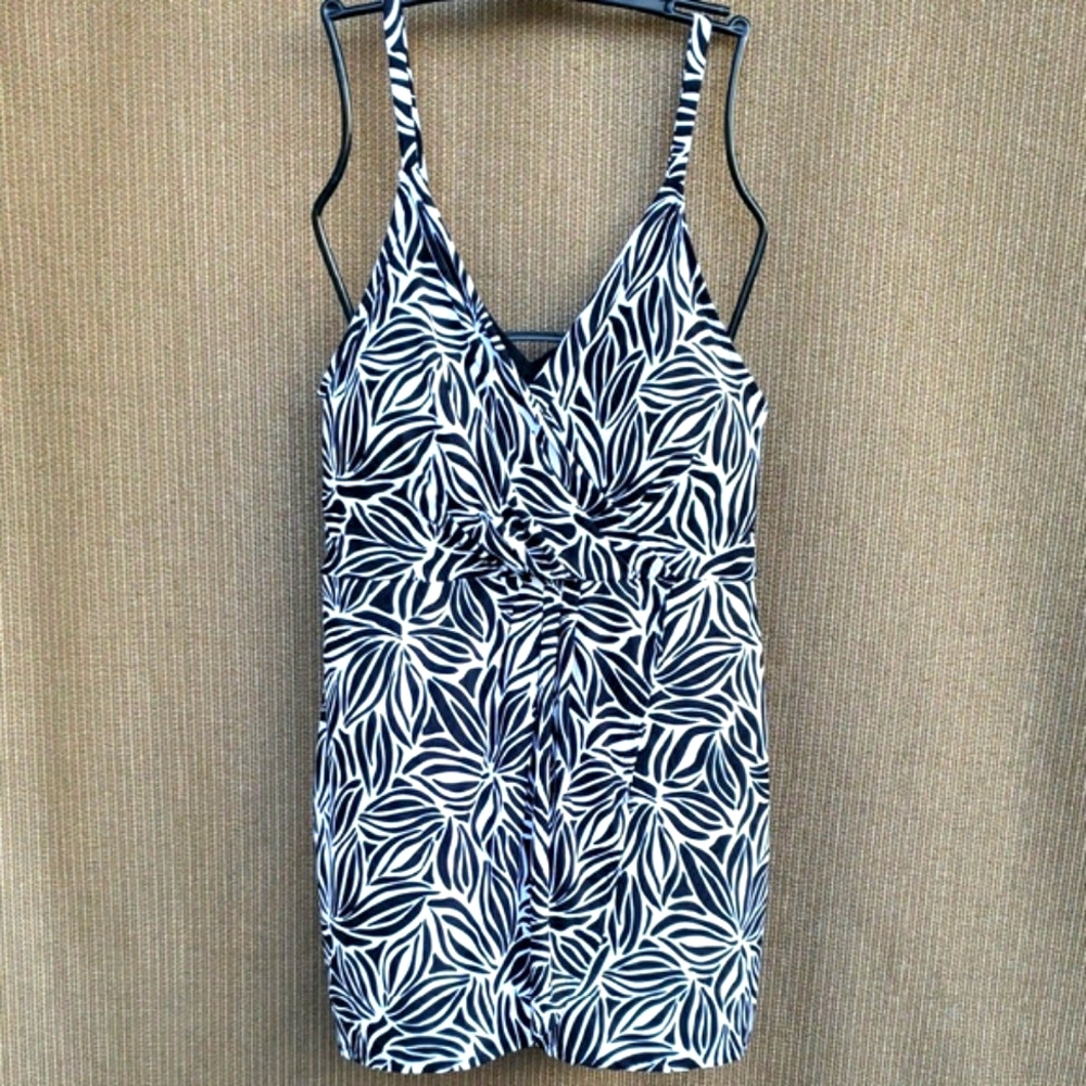Black and White Leaf Print Swimsuit